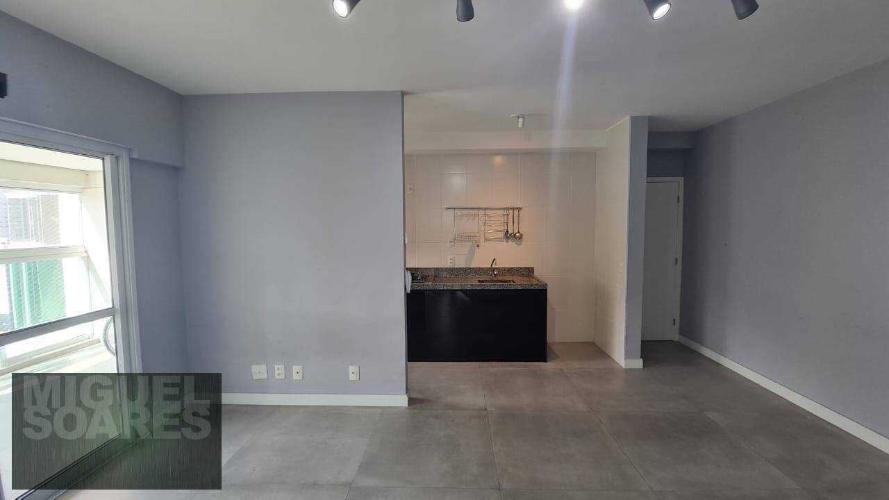 Apartamento à venda com 2 quartos, 66m² - Foto 1