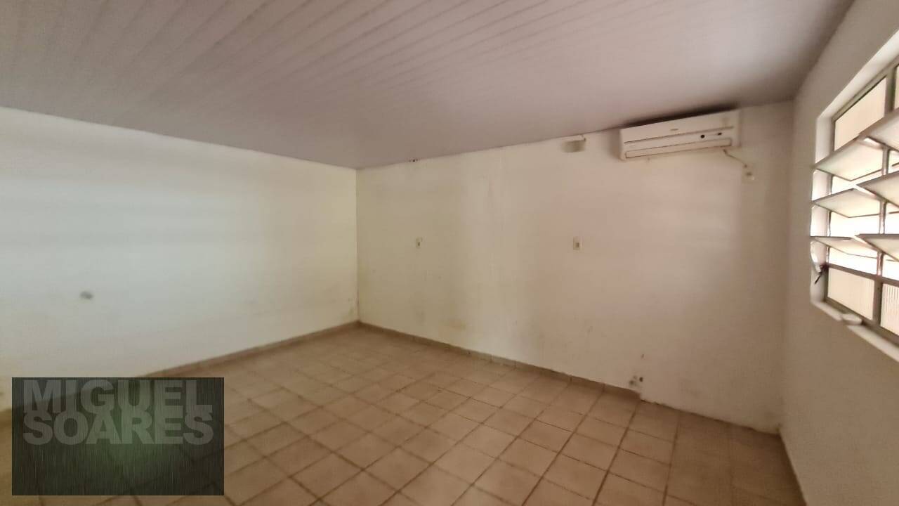 Casa à venda e aluguel com 8 quartos, 295m² - Foto 10