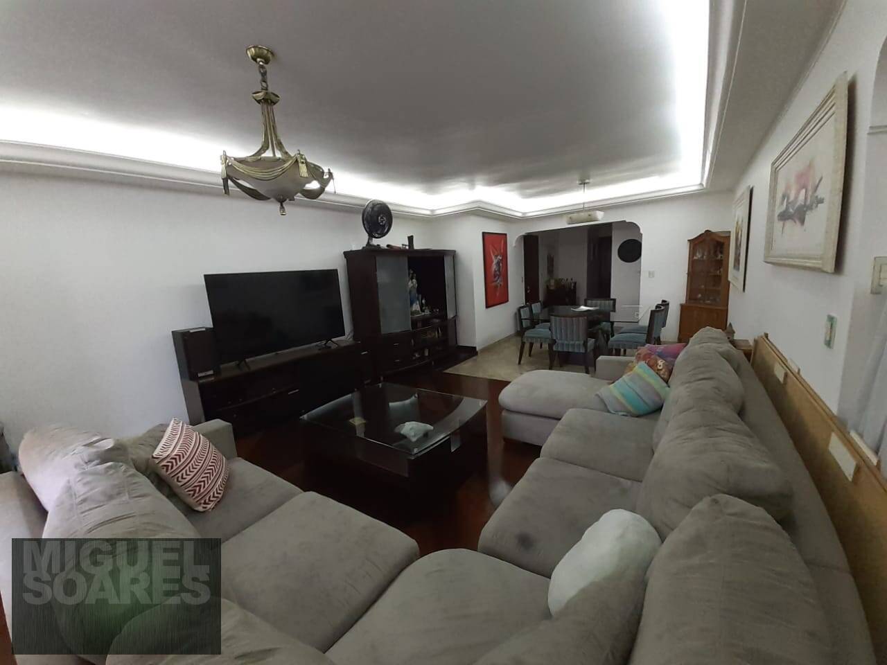 Apartamento à venda com 3 quartos, 197m² - Foto 2