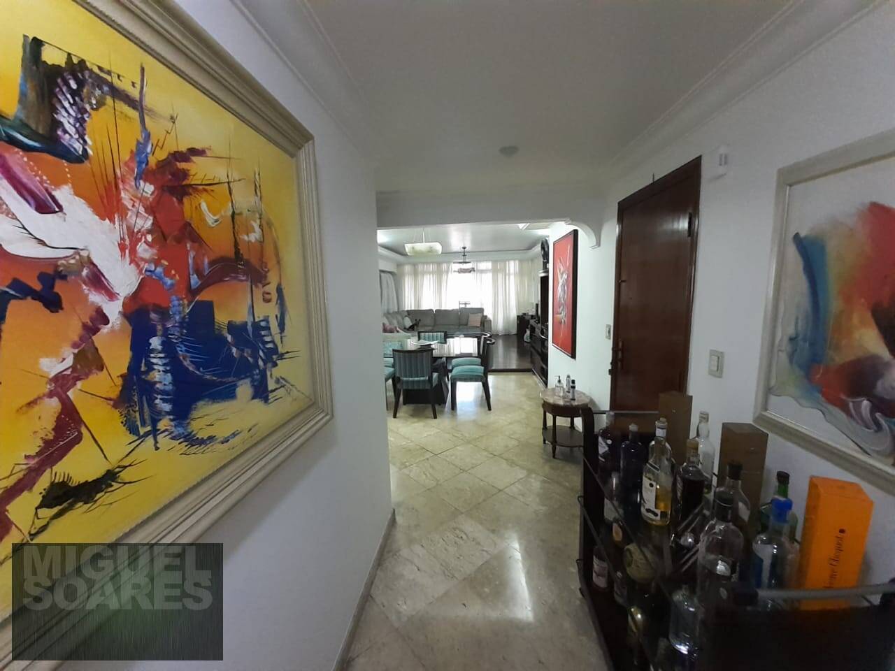 Apartamento à venda com 3 quartos, 197m² - Foto 3