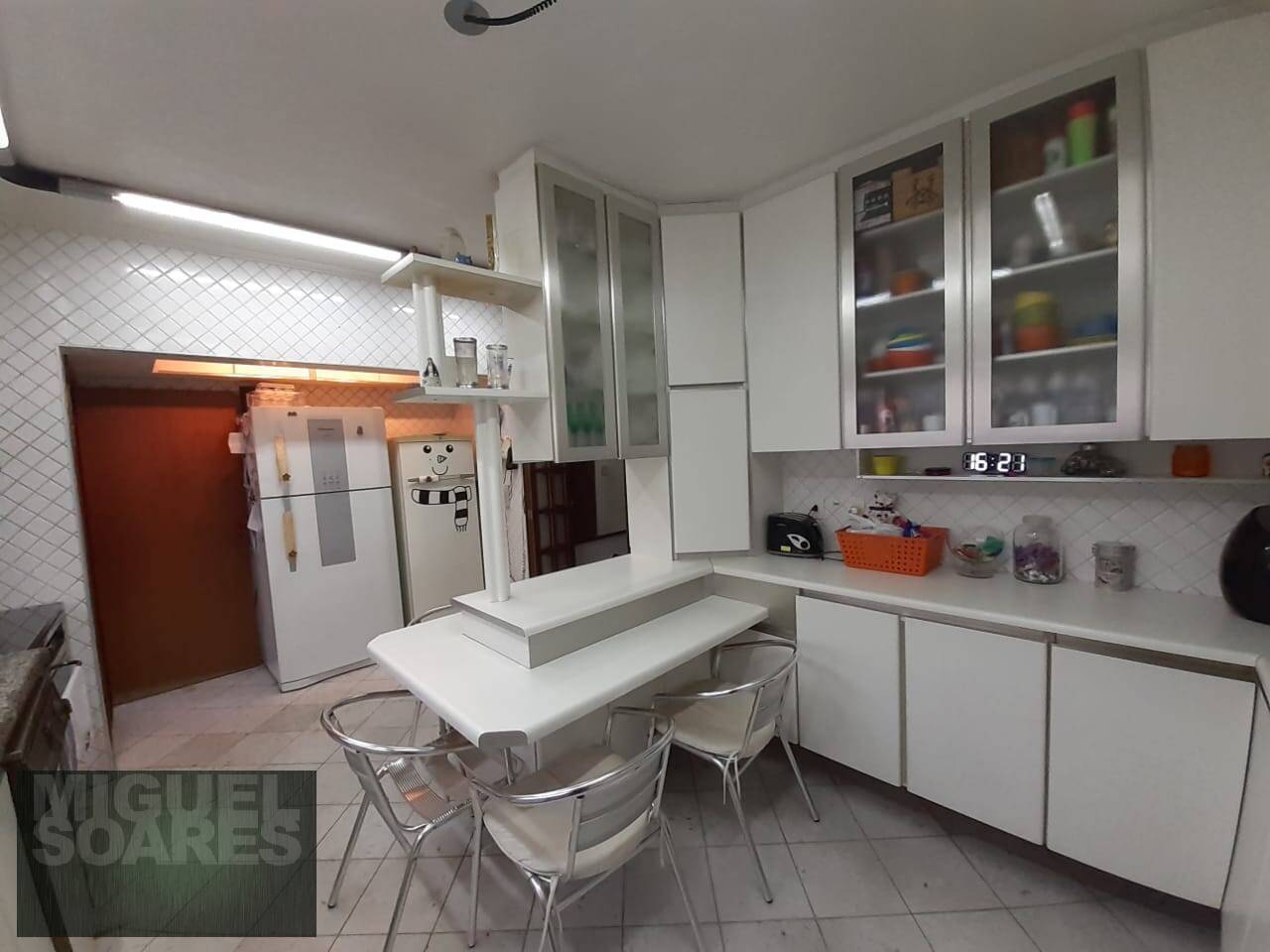 Apartamento à venda com 3 quartos, 197m² - Foto 23