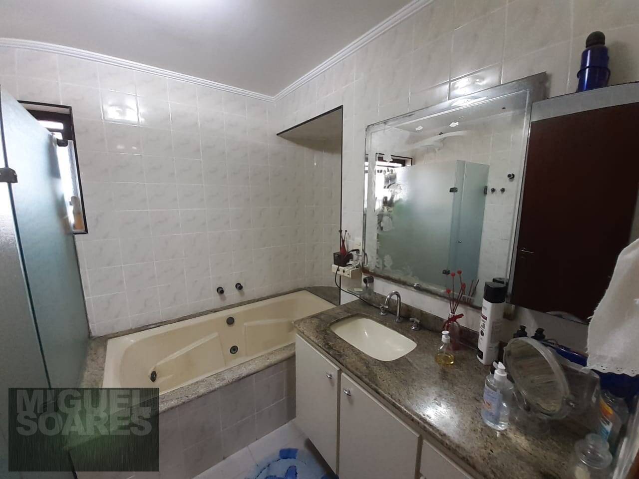 Apartamento à venda com 3 quartos, 197m² - Foto 28