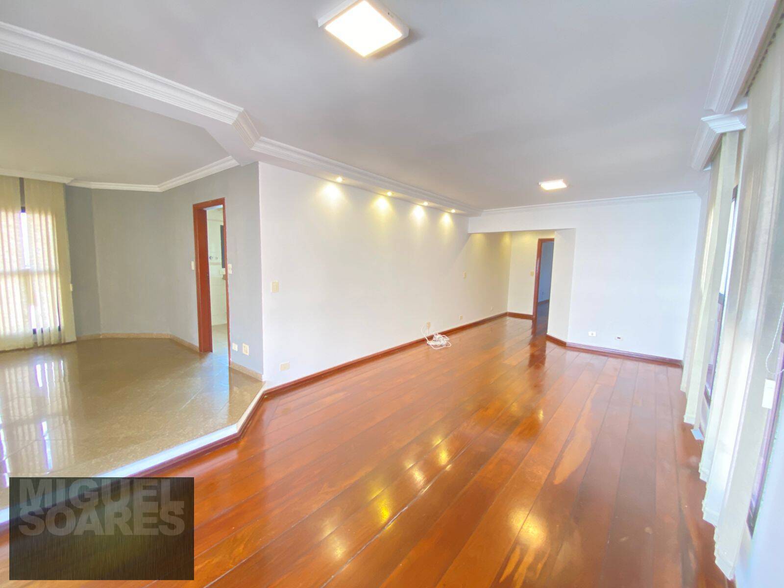 Apartamento à venda e aluguel com 4 quartos, 240m² - Foto 1