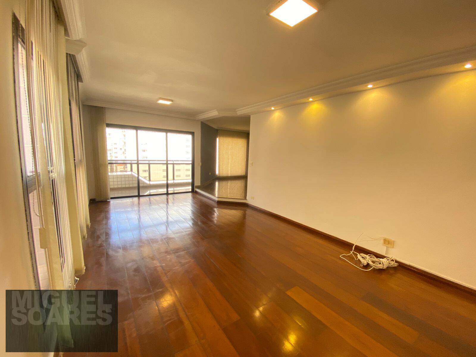 Apartamento à venda e aluguel com 4 quartos, 240m² - Foto 2