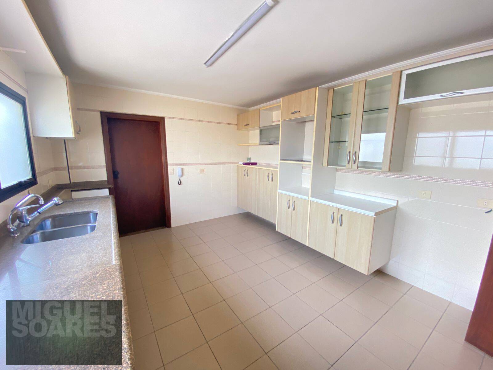 Apartamento à venda e aluguel com 4 quartos, 240m² - Foto 7