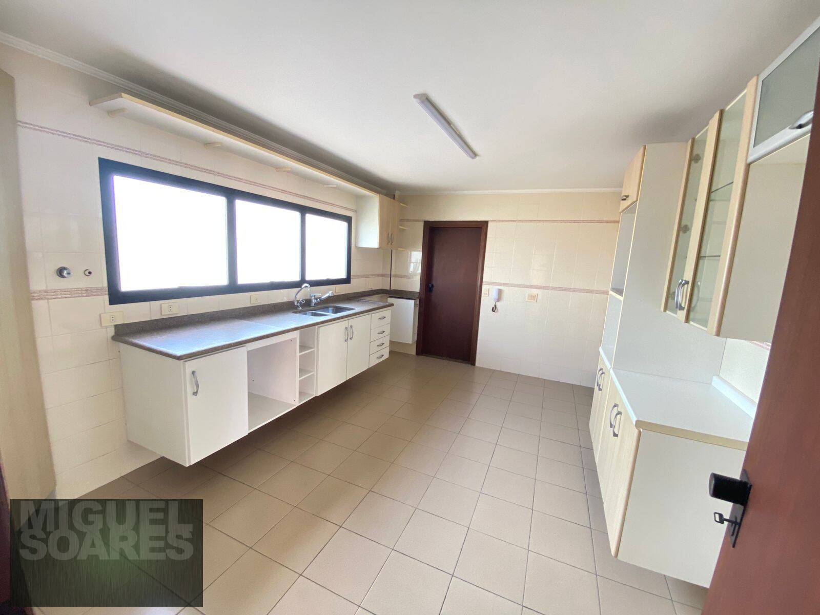 Apartamento à venda e aluguel com 4 quartos, 240m² - Foto 8