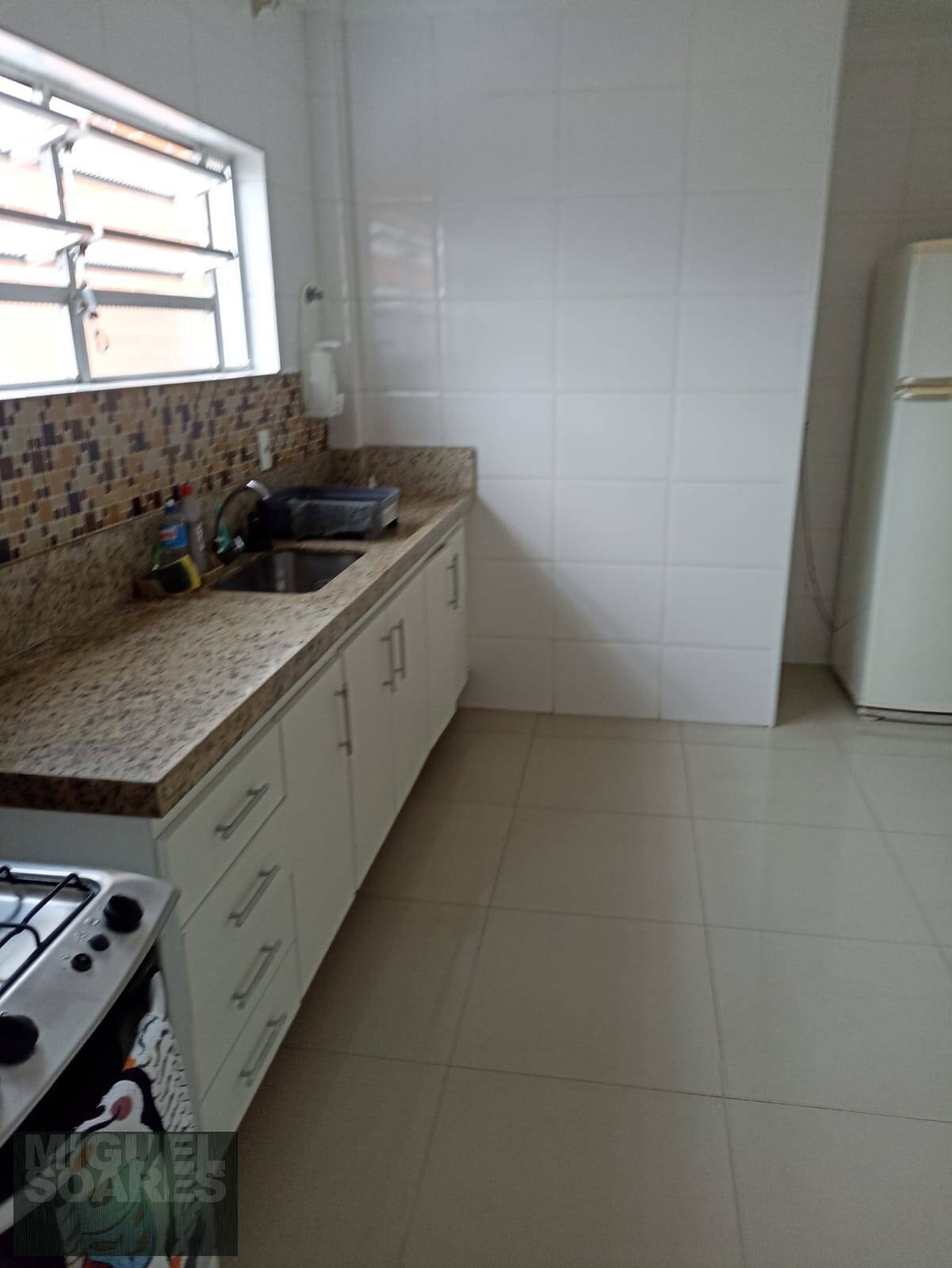 Apartamento à venda com 3 quartos, 140m² - Foto 4