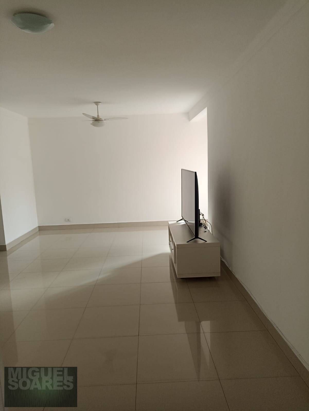 Apartamento à venda com 3 quartos, 140m² - Foto 2