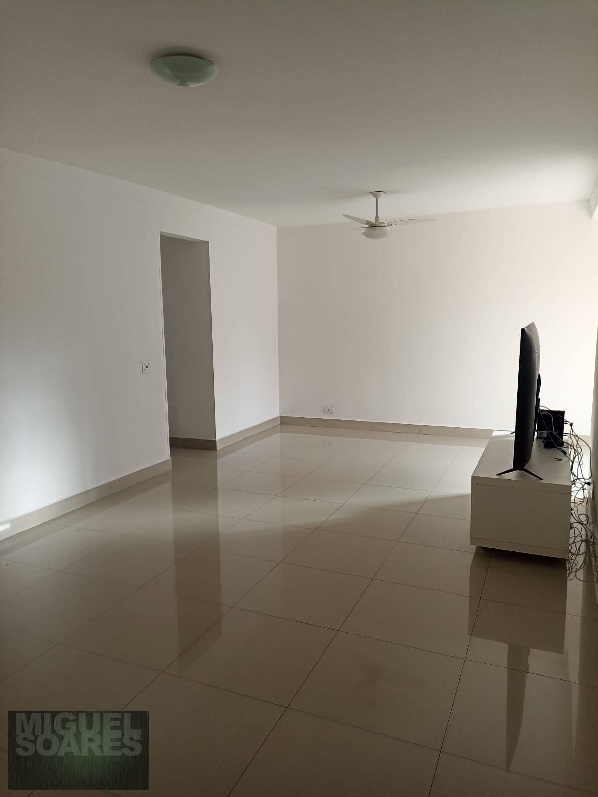 Apartamento à venda com 3 quartos, 140m² - Foto 3