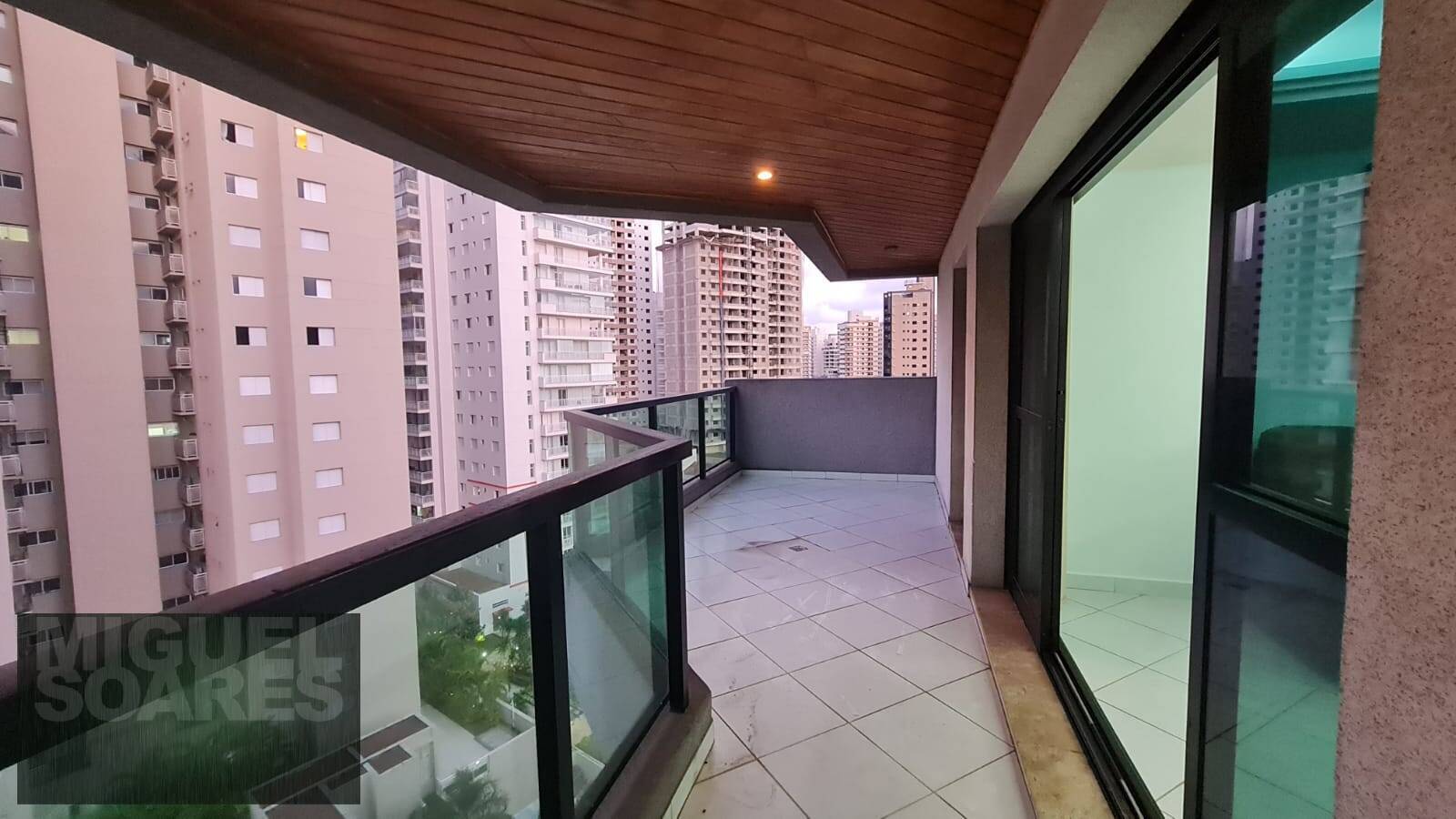 Apartamento à venda com 2 quartos, 100m² - Foto 1