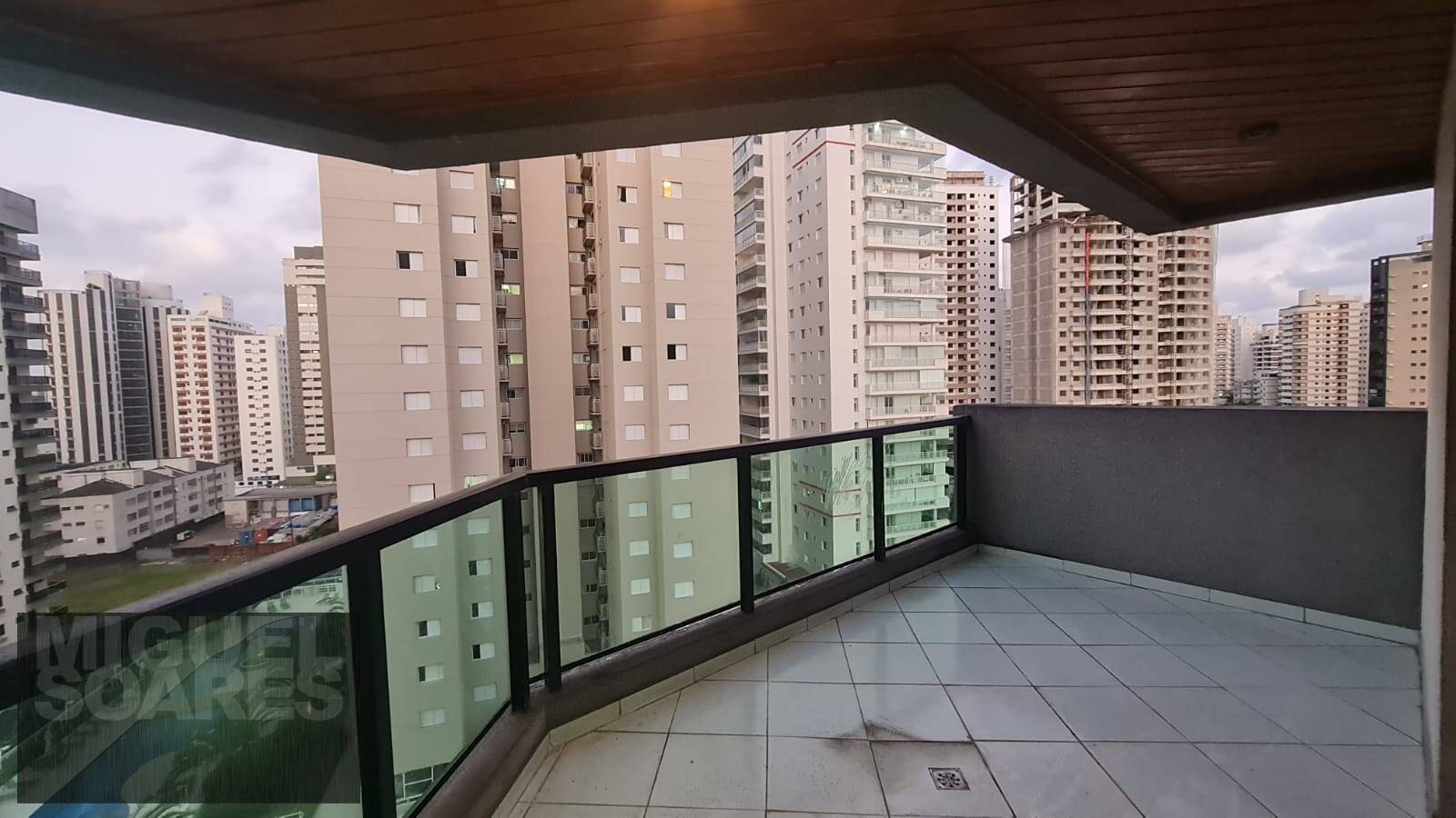 Apartamento à venda com 2 quartos, 100m² - Foto 2