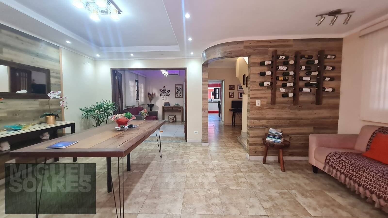 Casa à venda com 3 quartos, 284m² - Foto 2