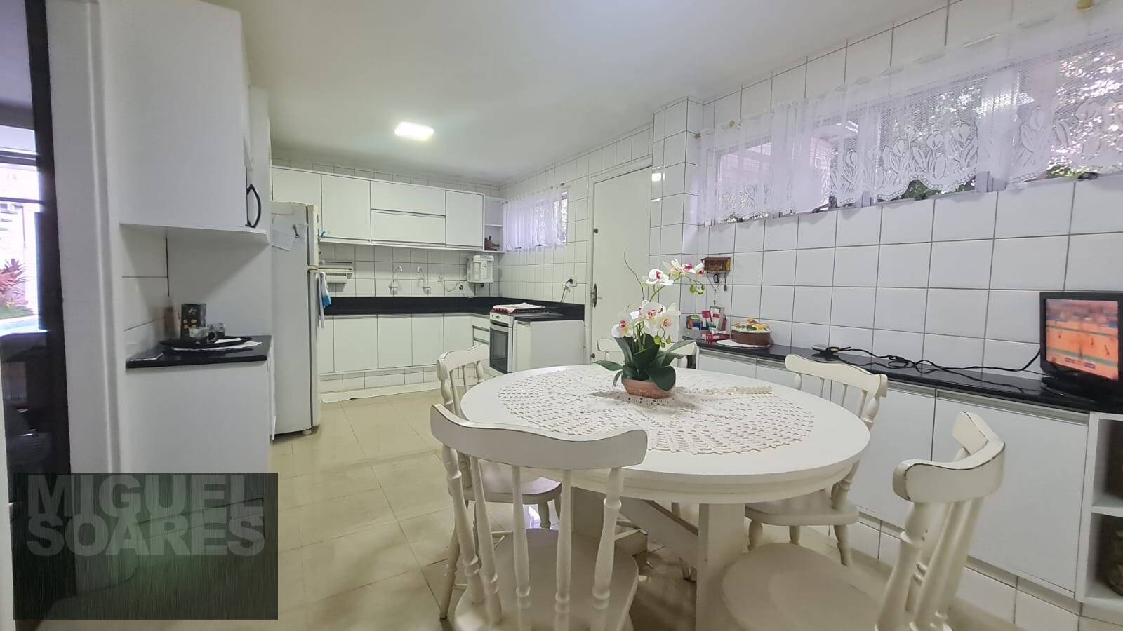 Casa à venda com 4 quartos, 320m² - Foto 18