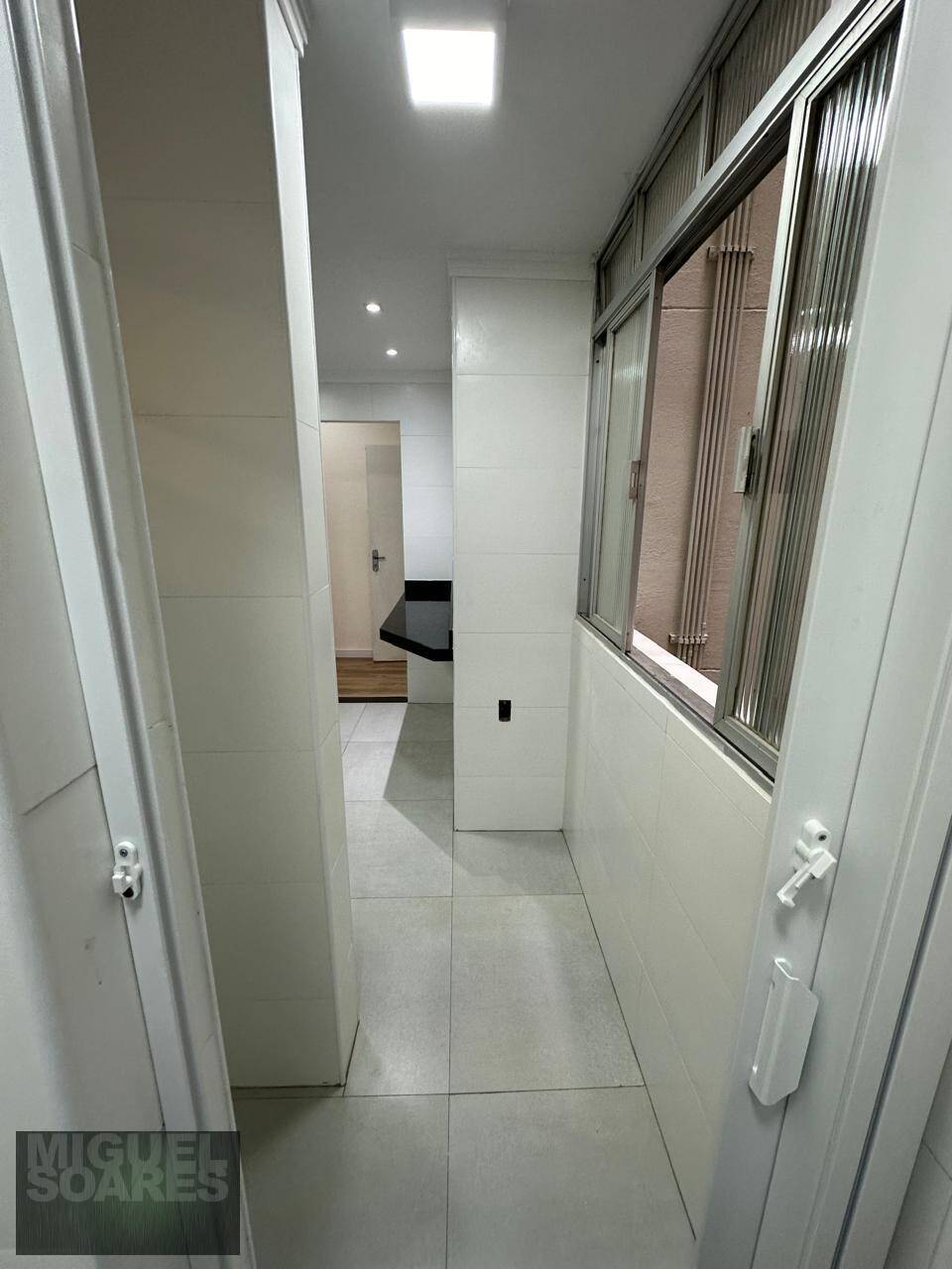 Apartamento à venda com 1 quarto, 55m² - Foto 13