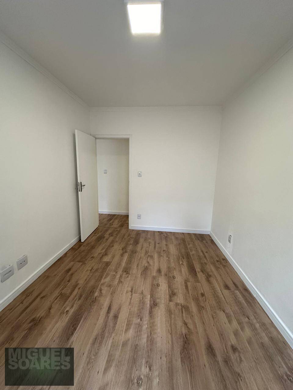 Apartamento à venda com 1 quarto, 55m² - Foto 9