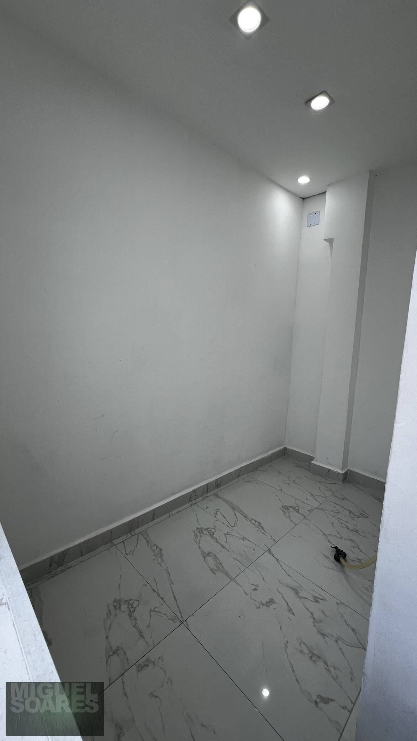 Apartamento à venda com 2 quartos, 70m² - Foto 3