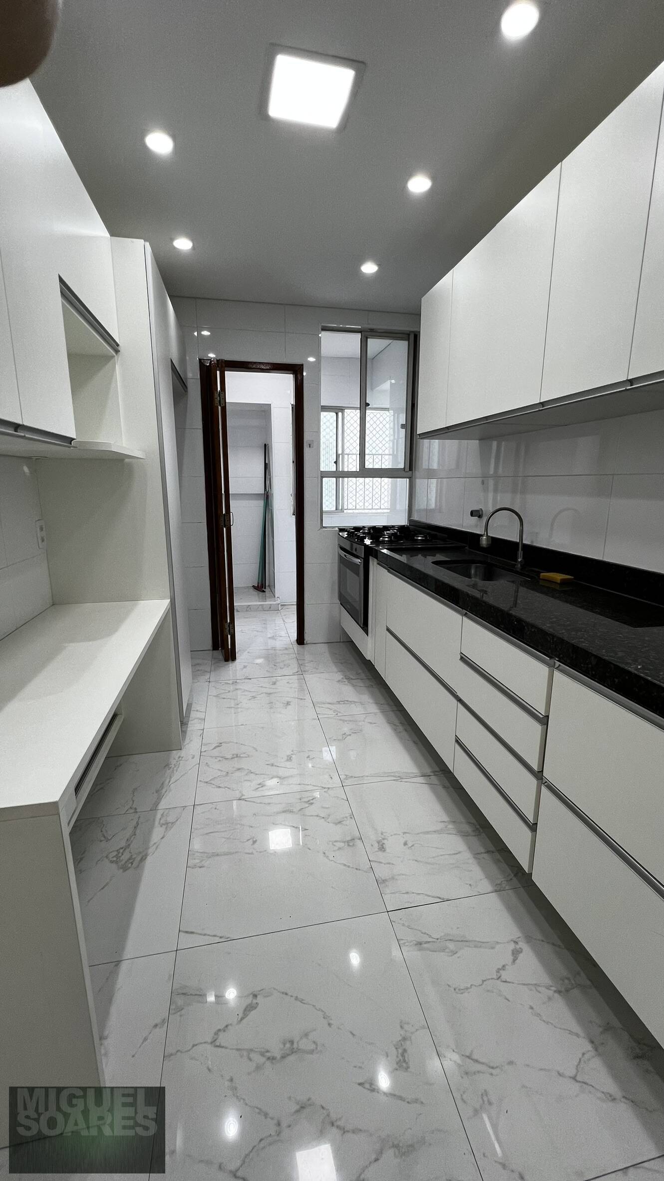 Apartamento à venda com 2 quartos, 70m² - Foto 7