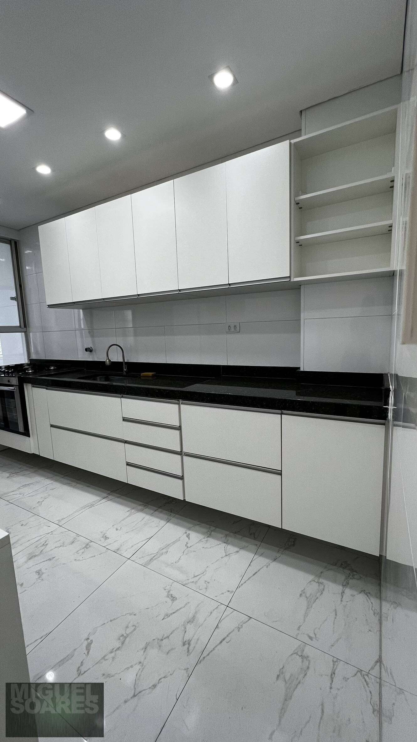 Apartamento à venda com 2 quartos, 70m² - Foto 9