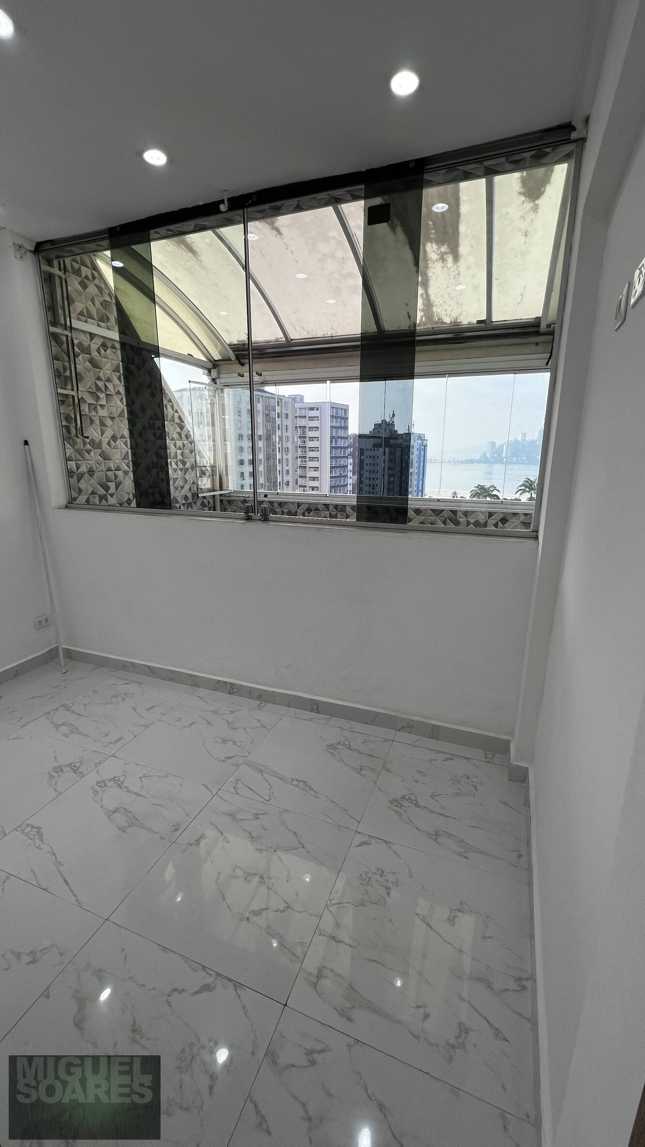 Apartamento à venda com 2 quartos, 70m² - Foto 13