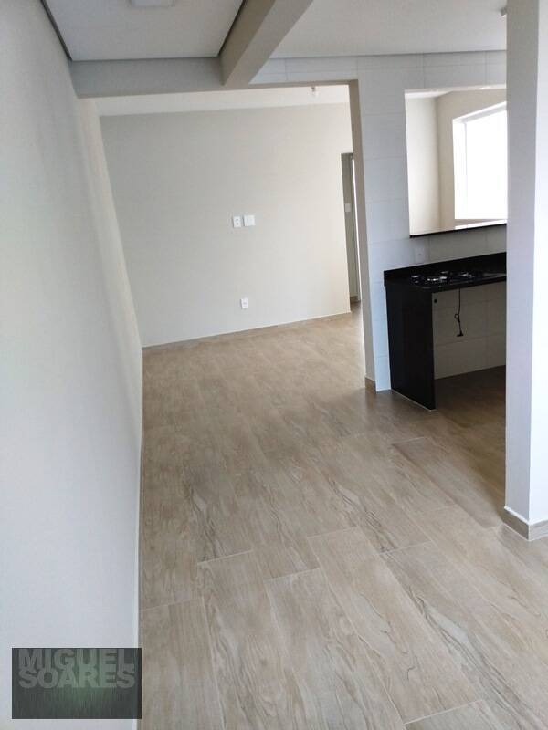 Apartamento à venda com 2 quartos, 75m² - Foto 1