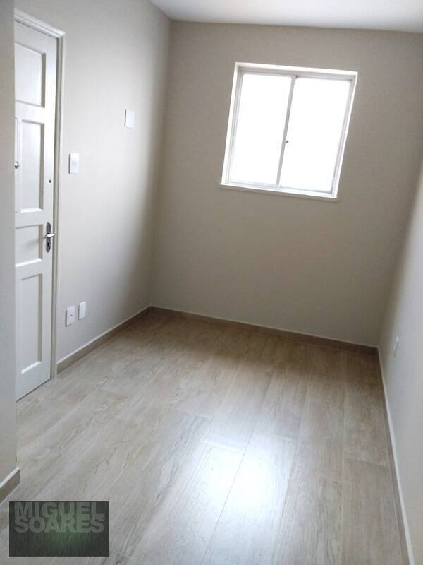 Apartamento à venda com 2 quartos, 75m² - Foto 2