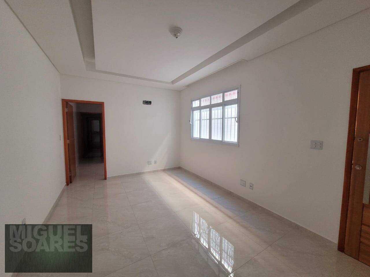 Casa à venda com 2 quartos, 70m² - Foto 1