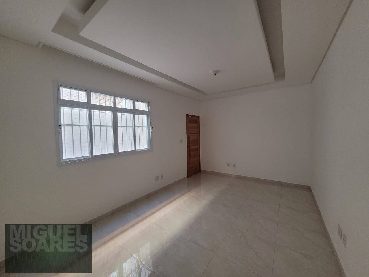 Casa à venda com 2 quartos, 70m² - Foto 2