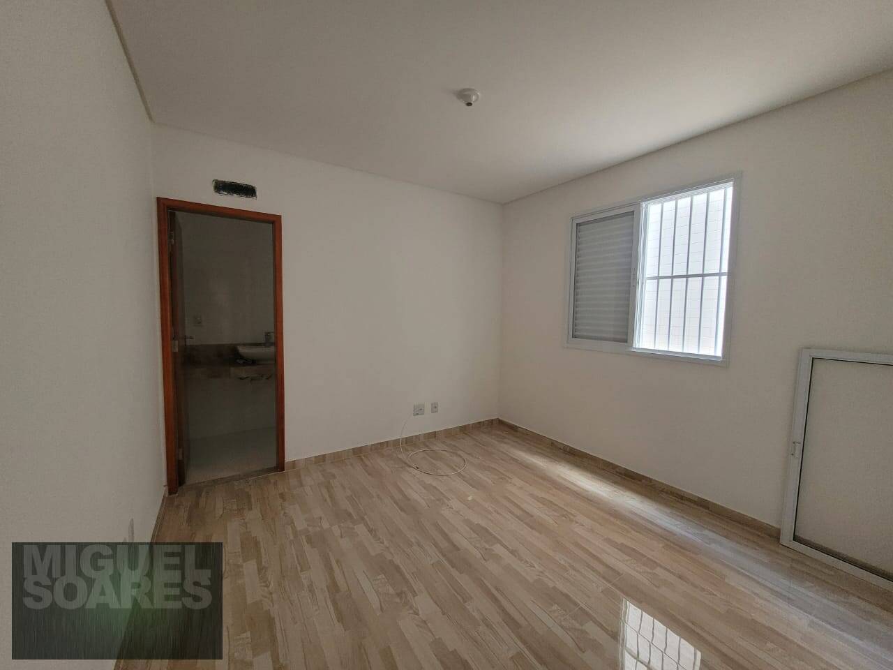 Casa à venda com 2 quartos, 70m² - Foto 3