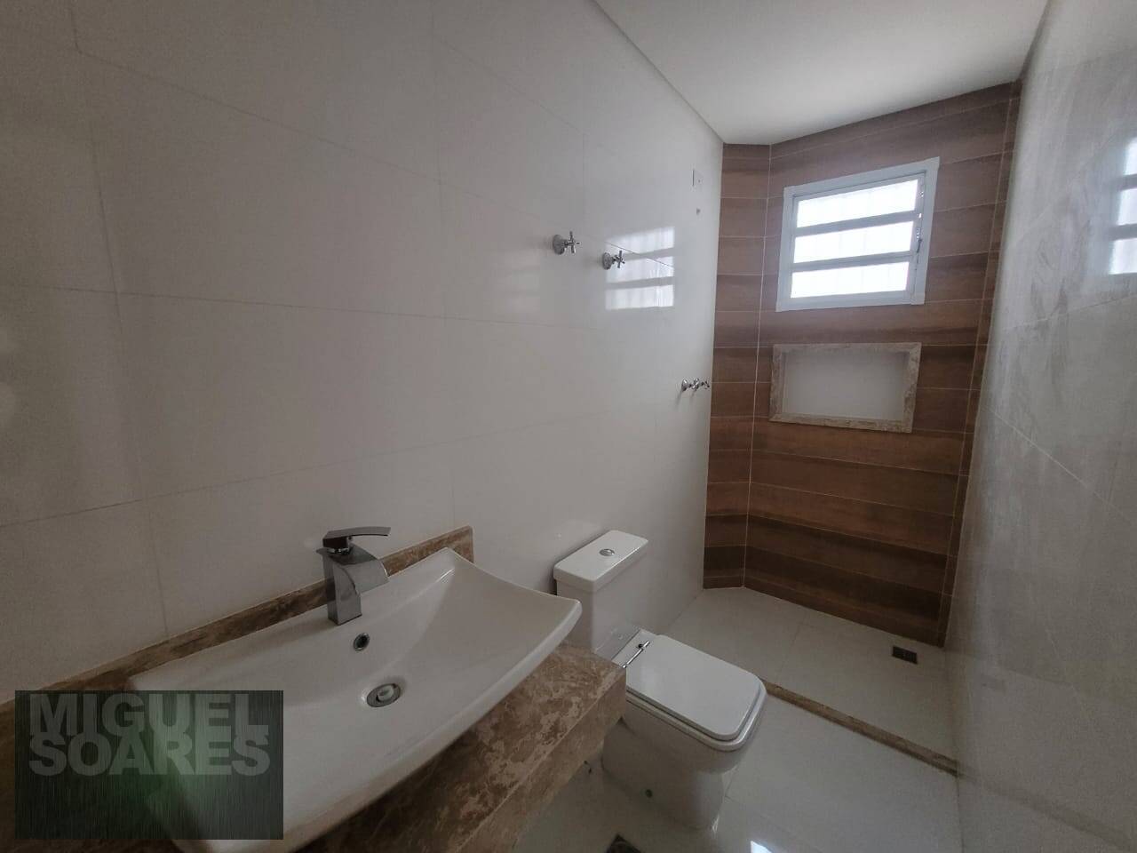 Casa à venda com 2 quartos, 70m² - Foto 5